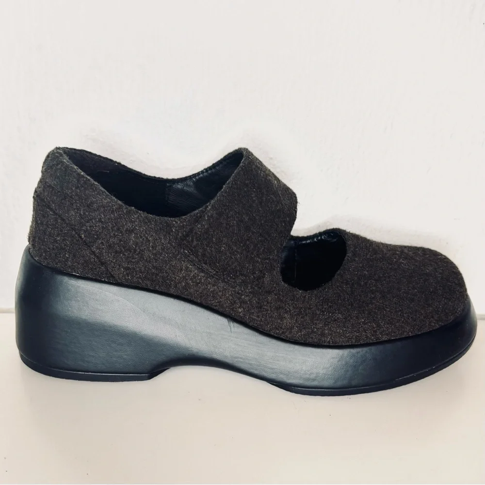 UNIF Gavo Platform Mary Jane Shoes with Felt Upper